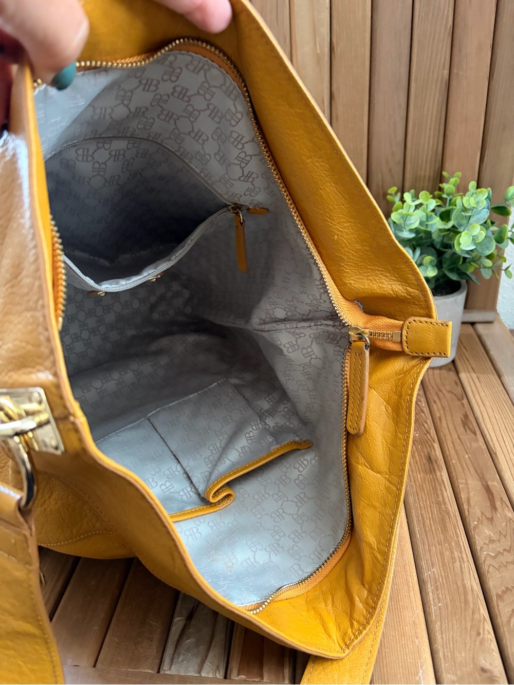 Banana Republic Yellow Pebbled Leather Hobo Shoulder Bag EUC - Picture 10 of 15